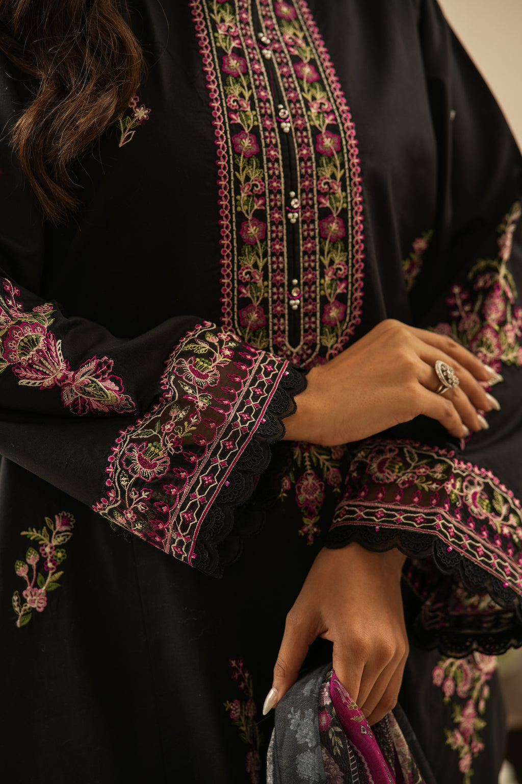 EMBROIDERED CAMBRIC UNSTITCHED 3 PIECE SUIT