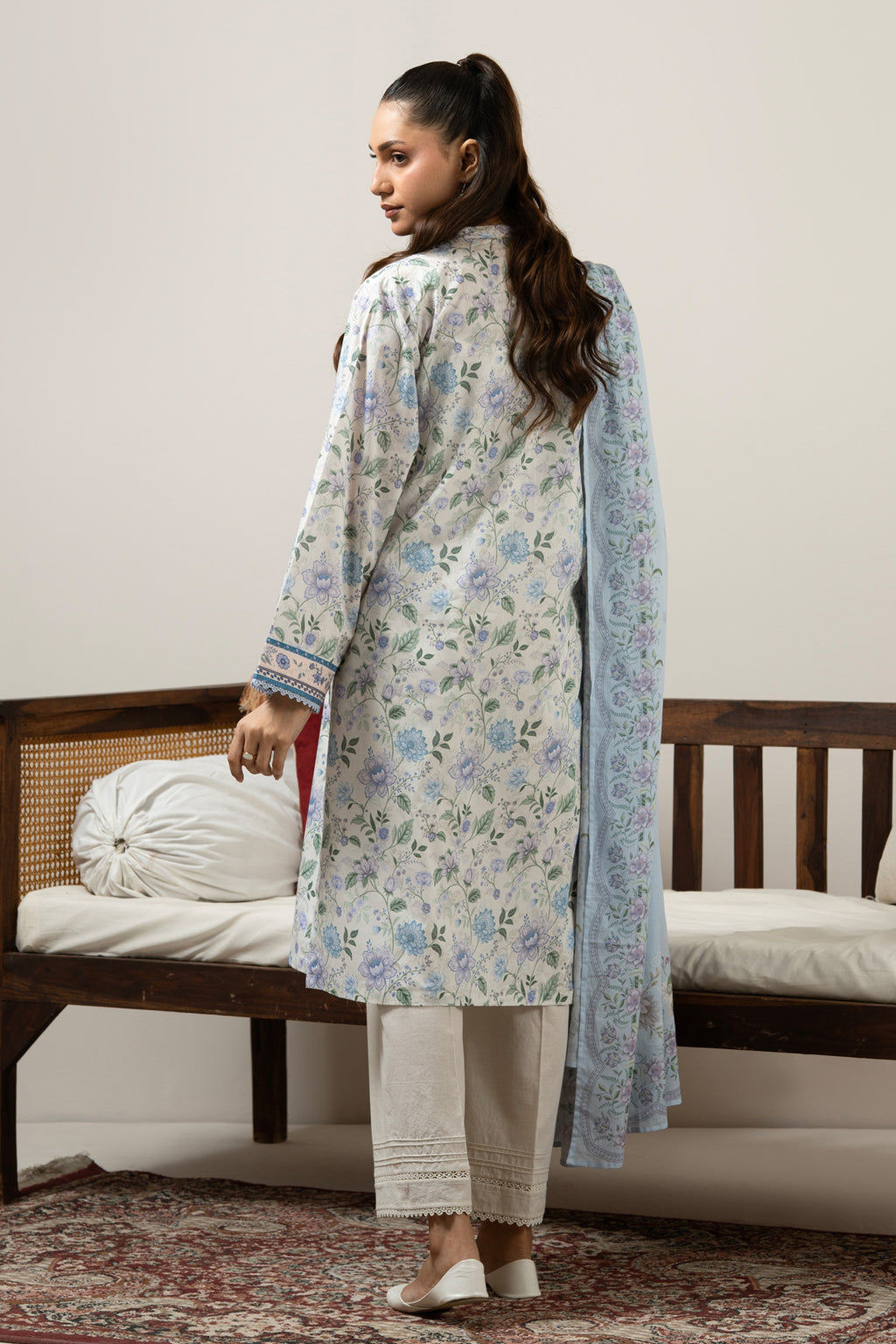 PRINTED LAWN UNSTITCHED 3 PIECE SUIT