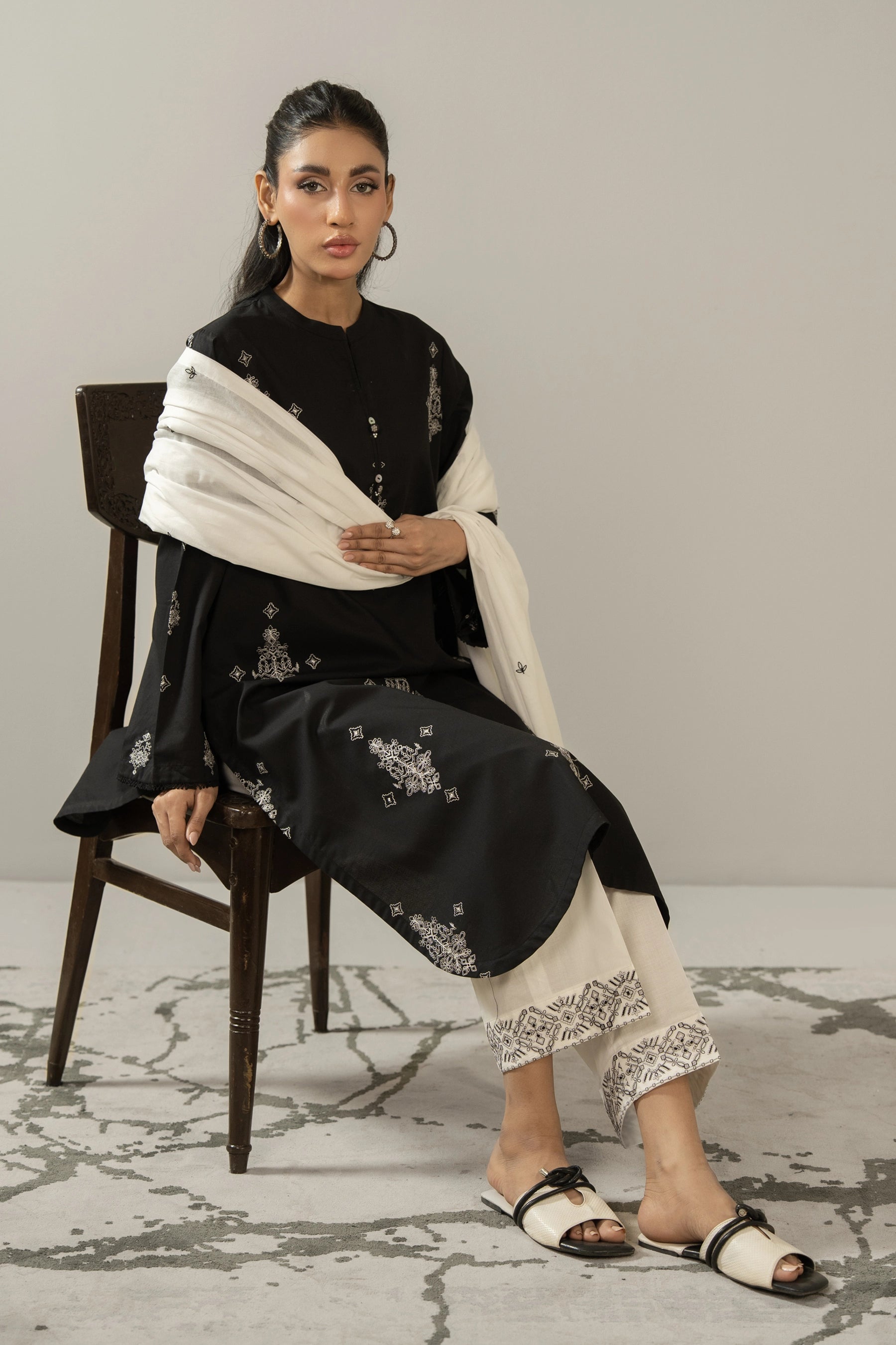EMBROIDERED LAWN STITCHED DUPATTA