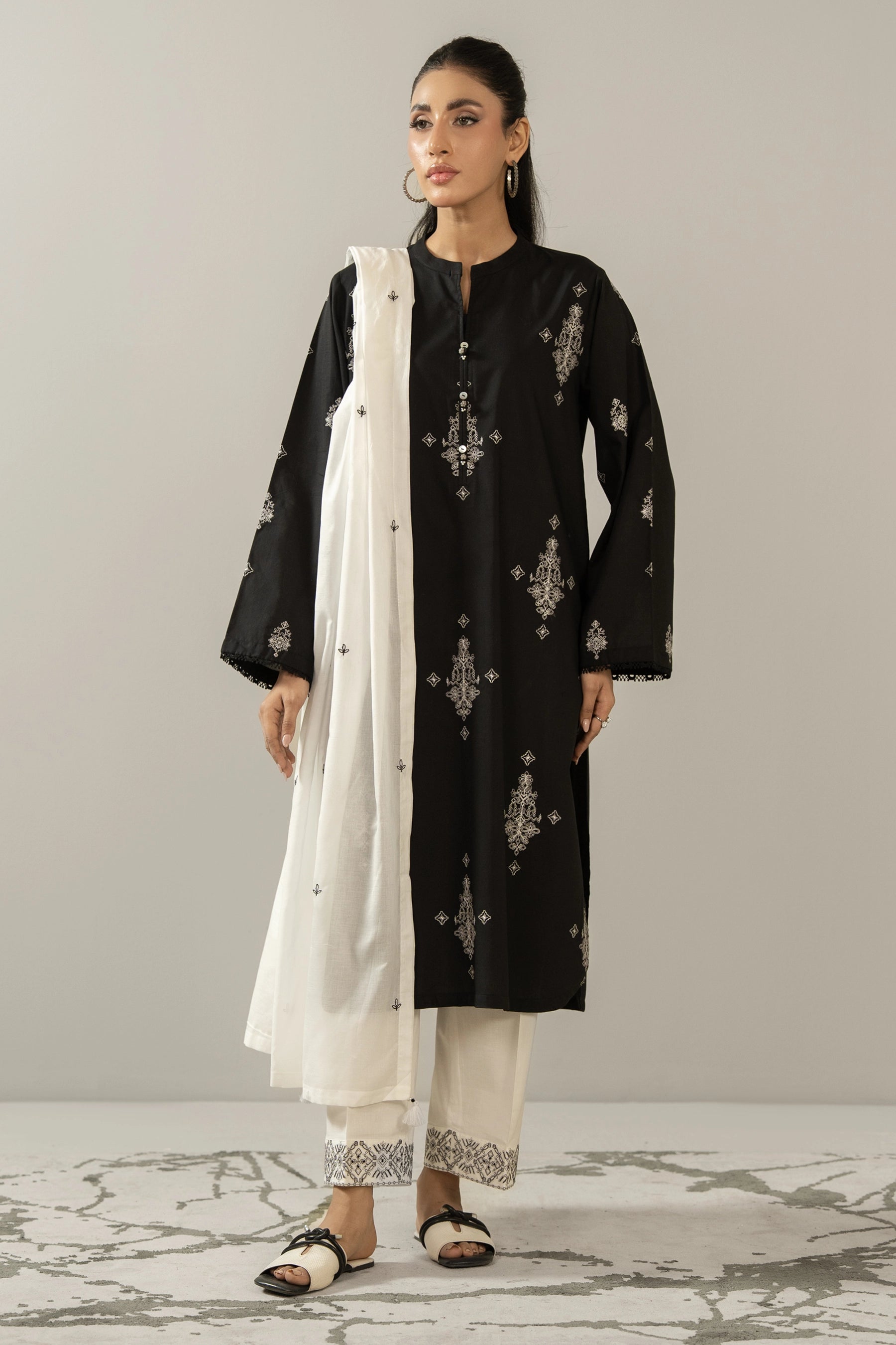 EMBROIDERED LAWN STITCHED DUPATTA