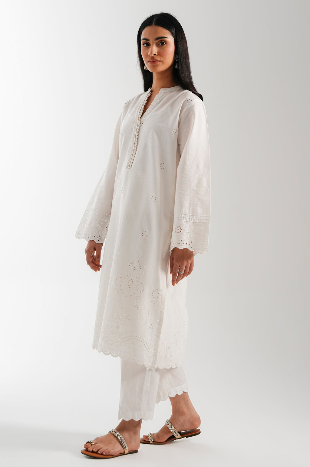 STITTCHED 1 PIECE EMBROIDERED POPLIN CHIKANKARI TOP