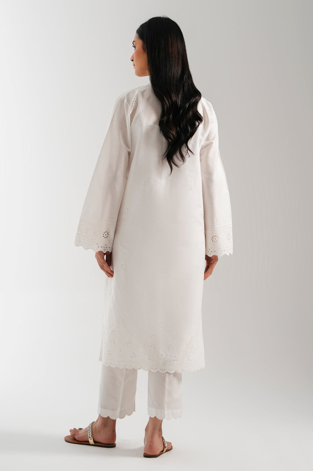 STITTCHED 1 PIECE EMBROIDERED POPLIN CHIKANKARI TOP