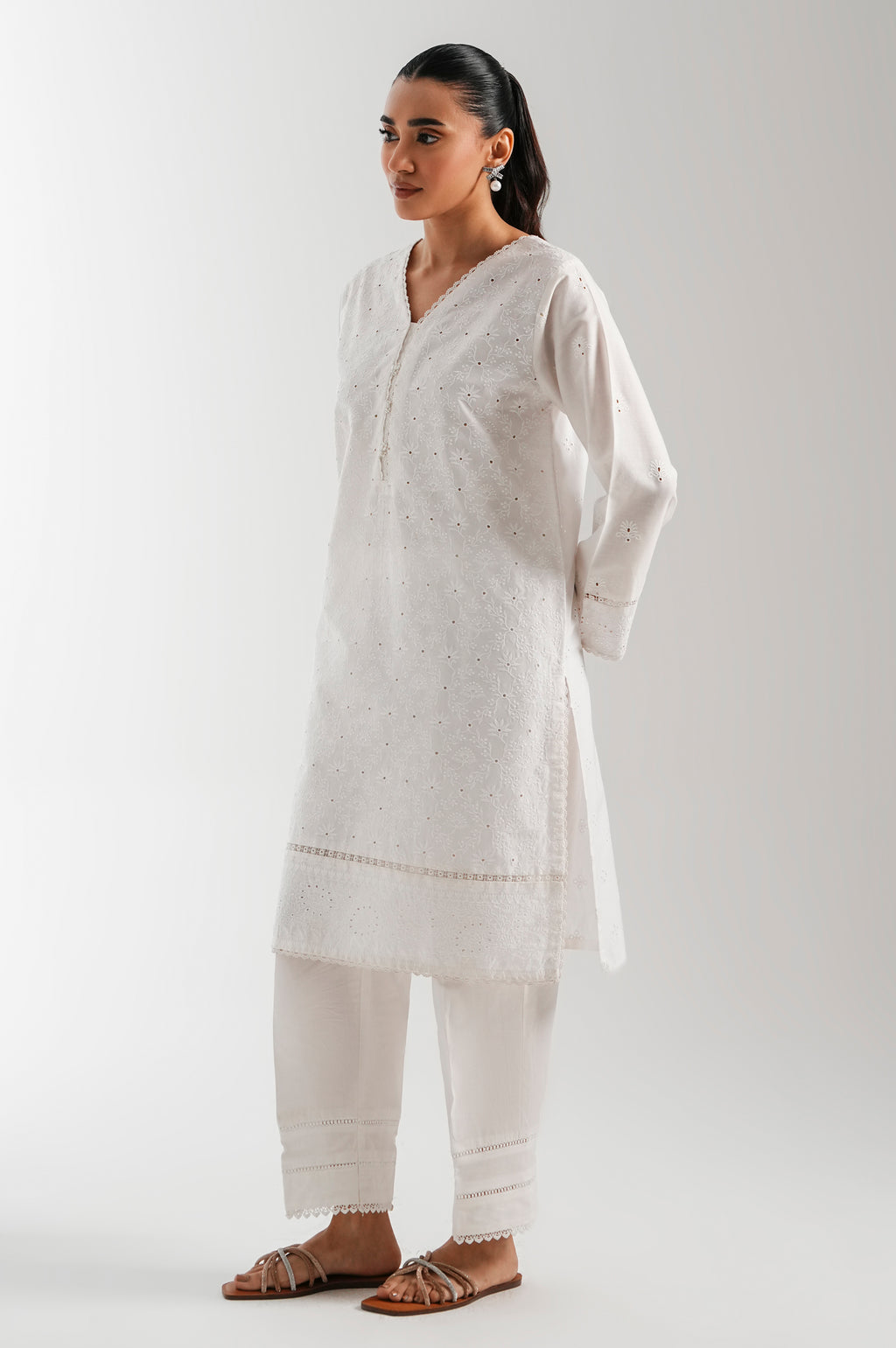STITTCHED 1 PIECE EMBROIDERED POPLIN CHIKANKARI TOP