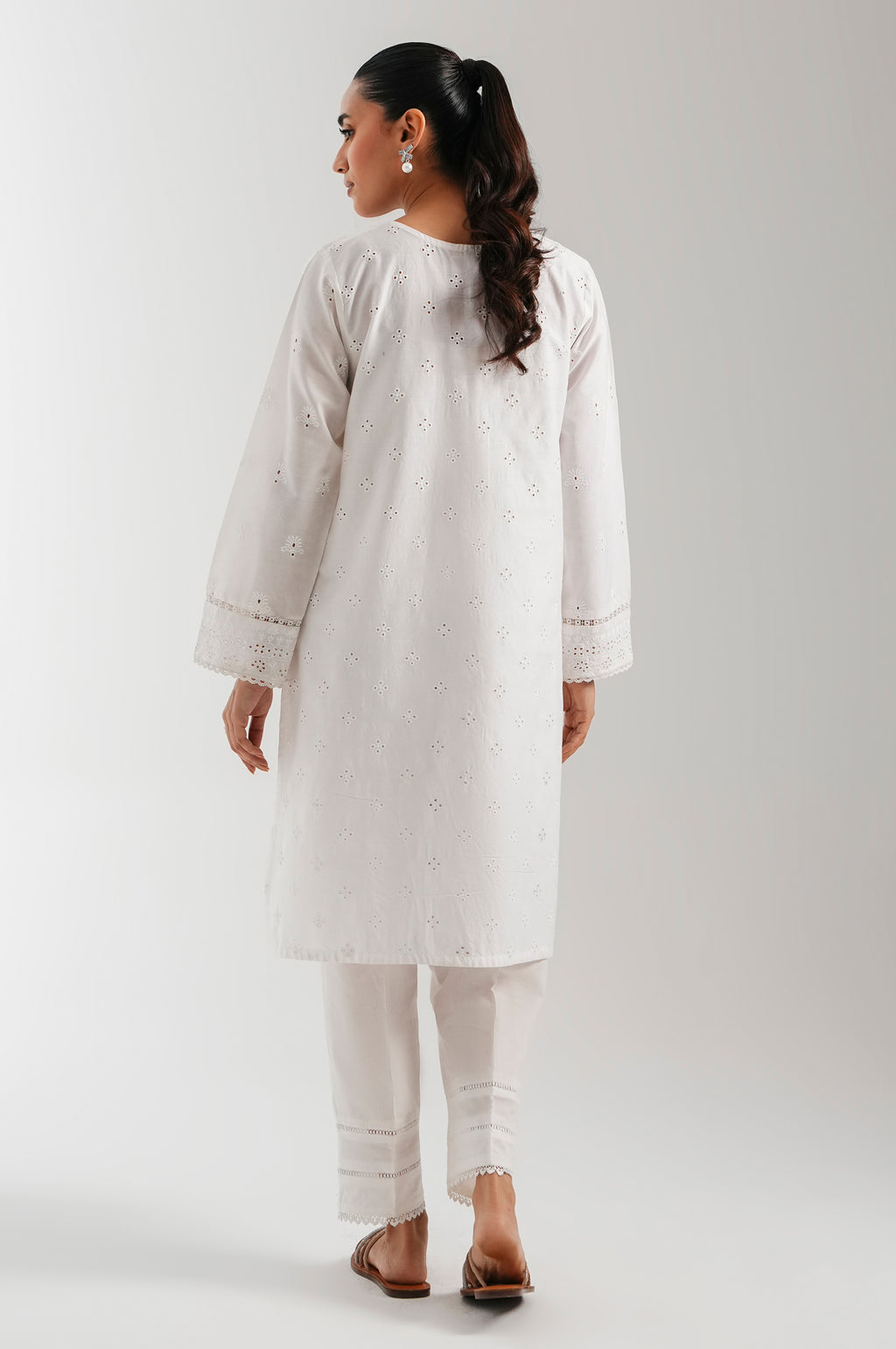 STITTCHED 1 PIECE EMBROIDERED POPLIN CHIKANKARI TOP