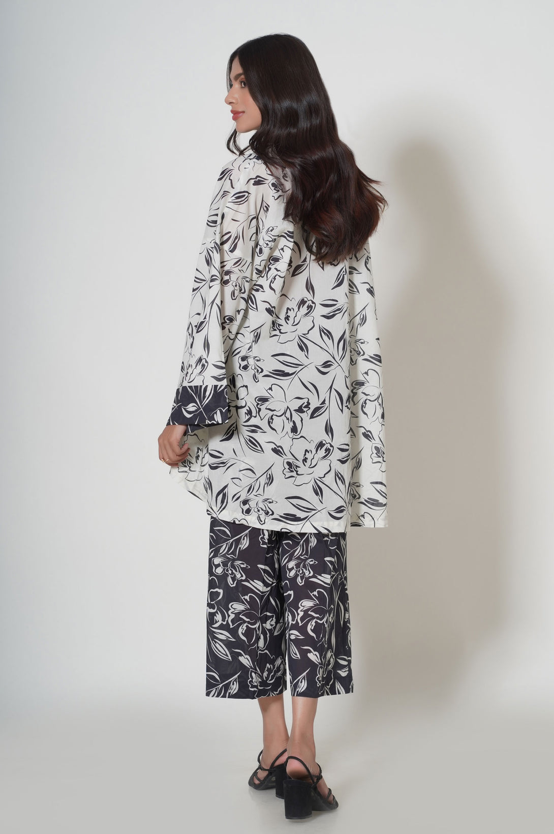 Stitched 2 Piece Printed Cambric Suit – Zeenwoman