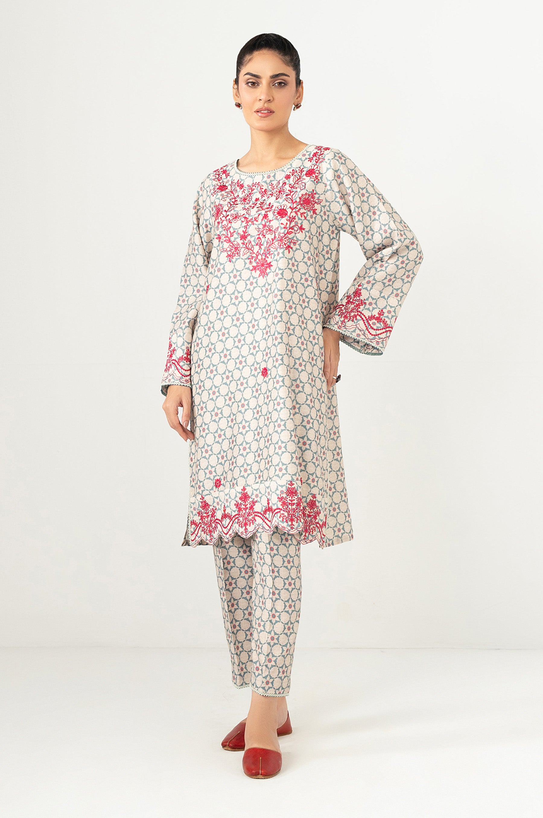 EMBROIDERED SUIT
