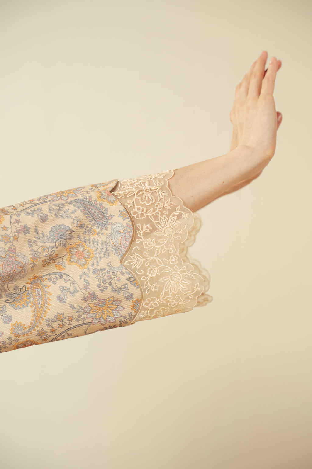 STITCHED EMBROIDERED SHIRT BOTTOM
