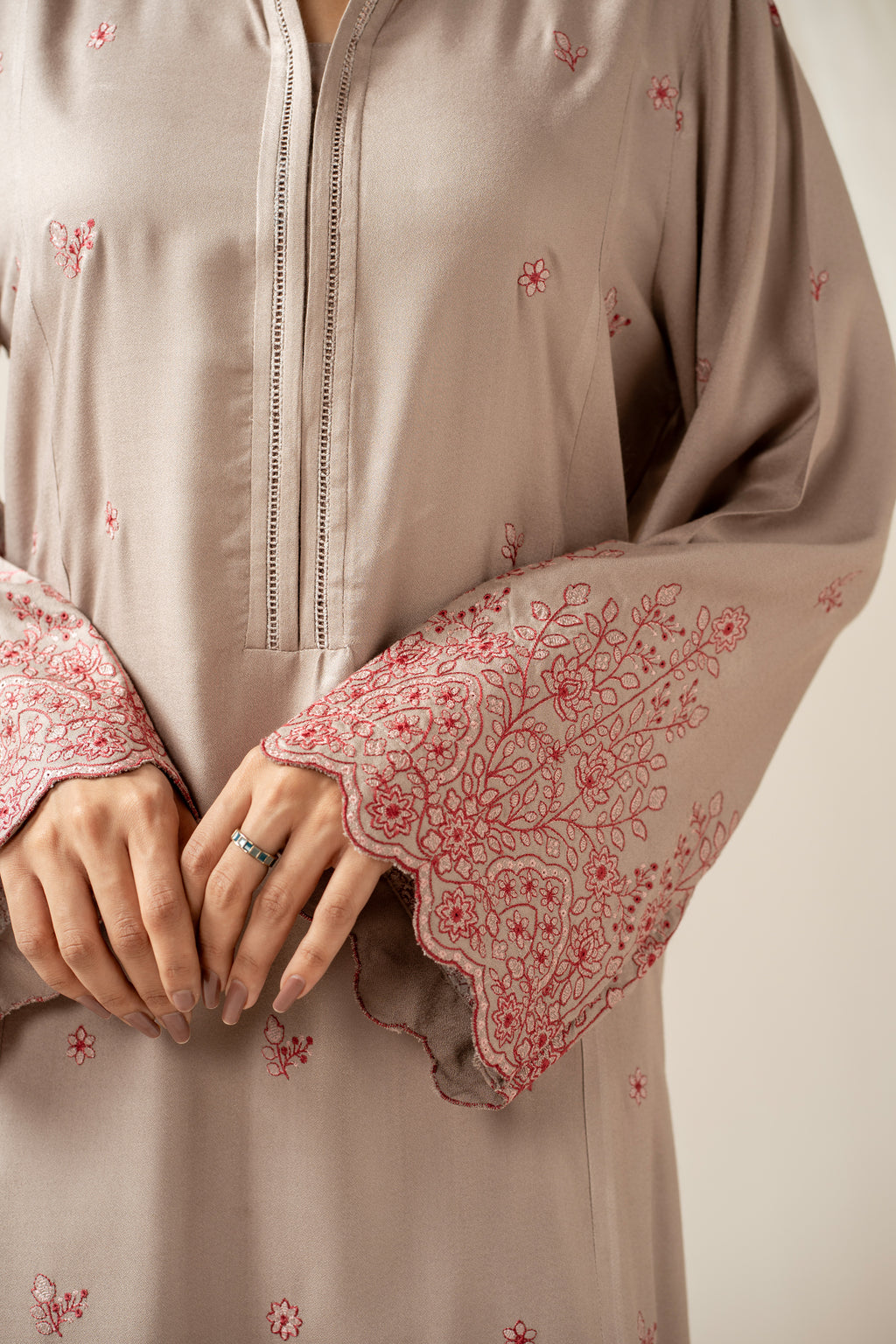 STITCHED EMBROIDERED SHIRT BOTTOM