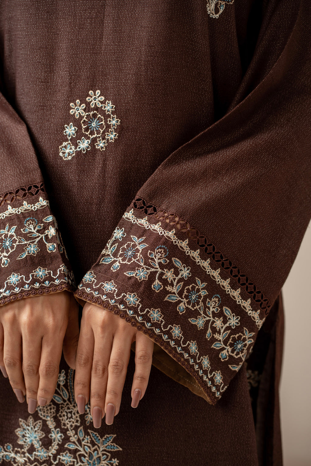 STITCHED EMBROIDERED SHIRT BOTTOM