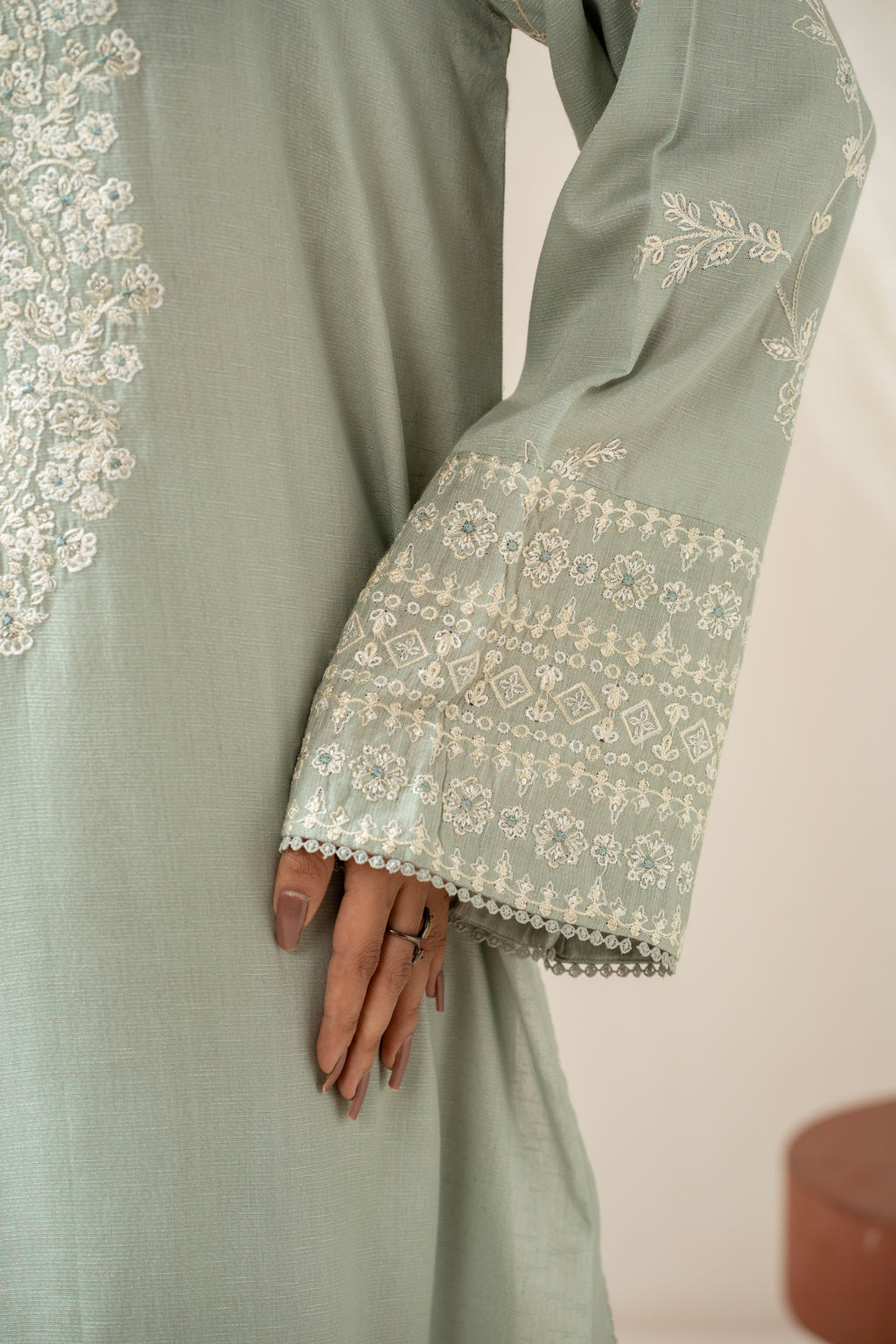 STITCHED EMBROIDERED SHIRT BOTTOM