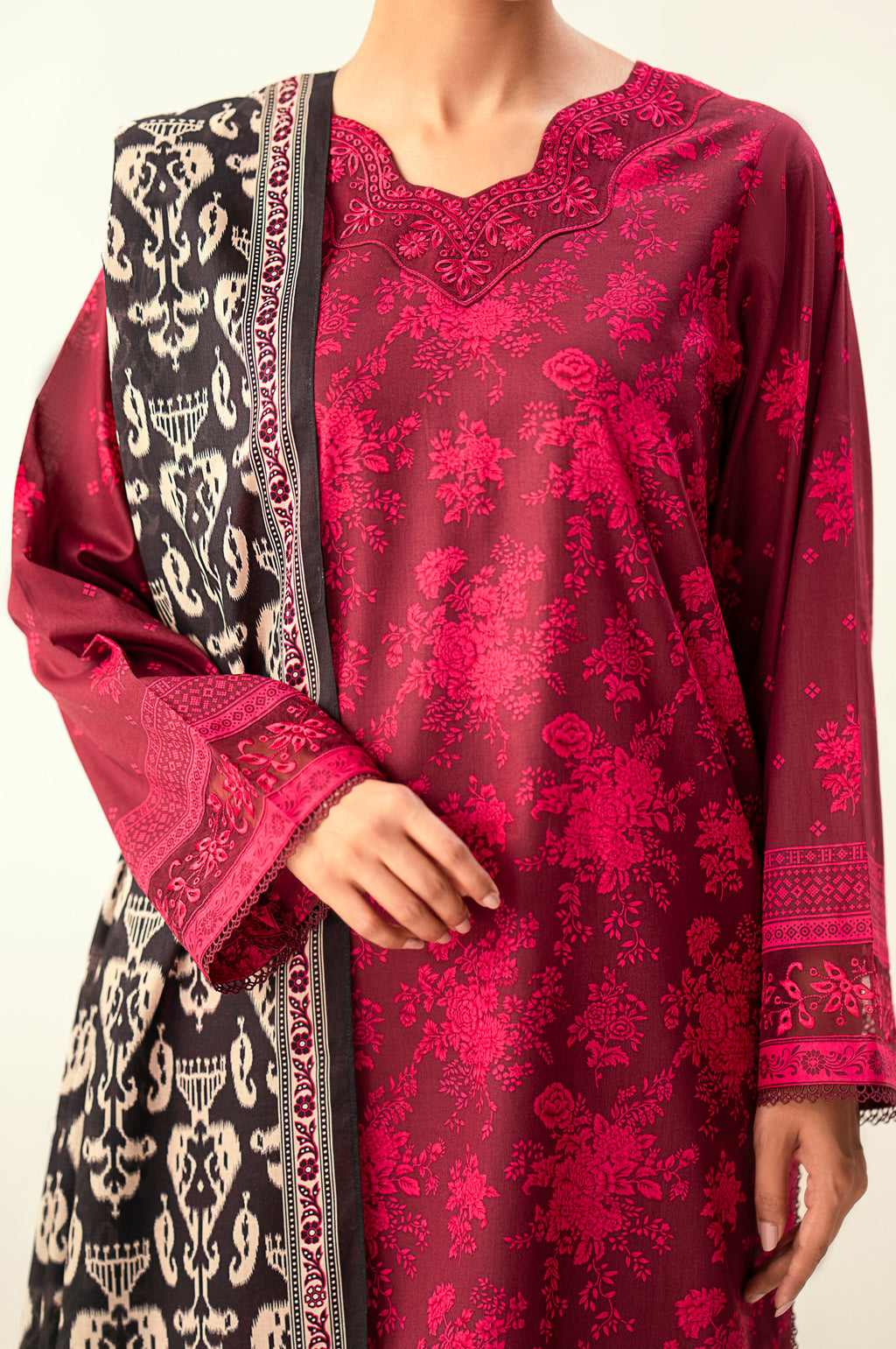 EMBROIDERED SUIT
