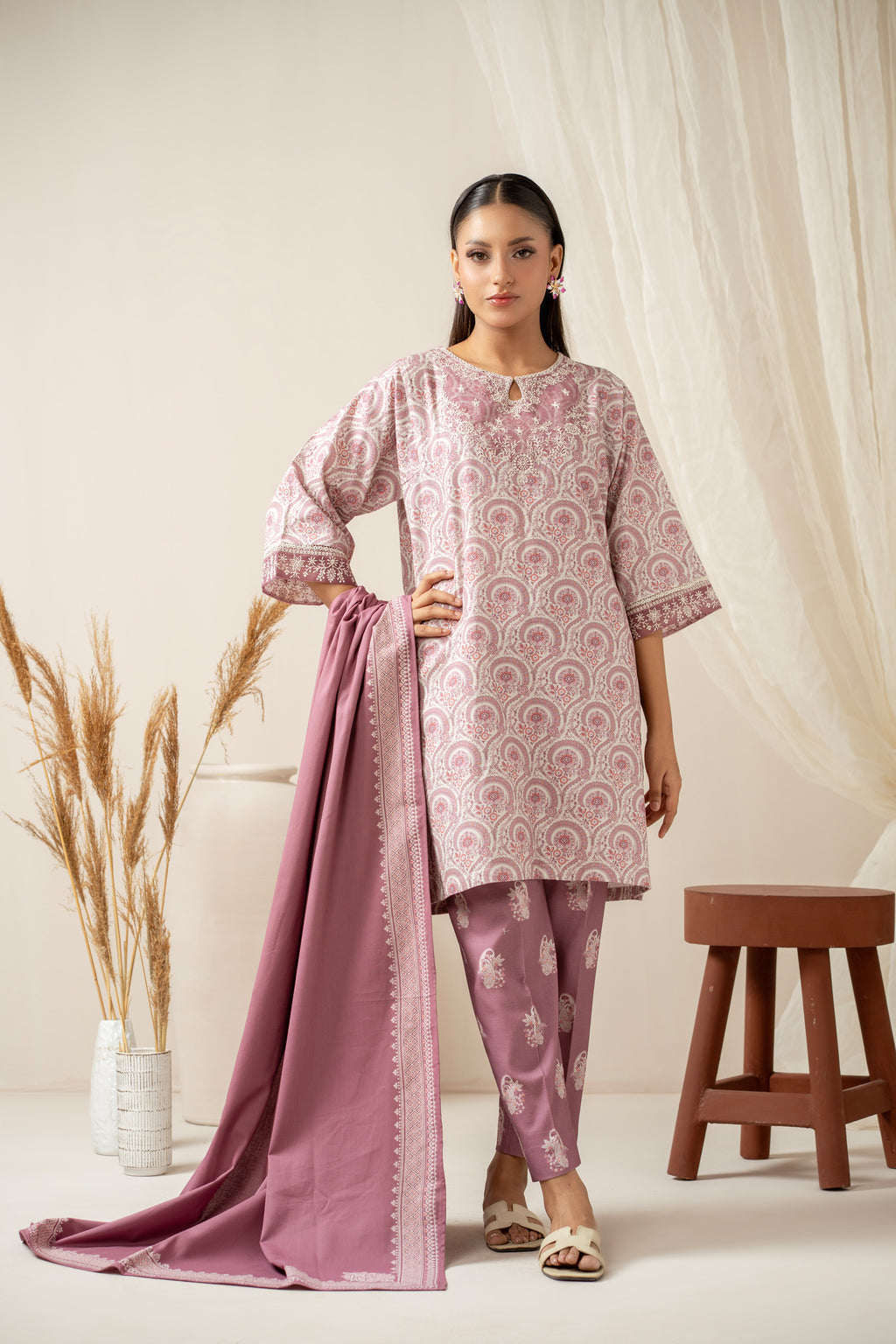 STITCHED EMBROIDERED SUIT