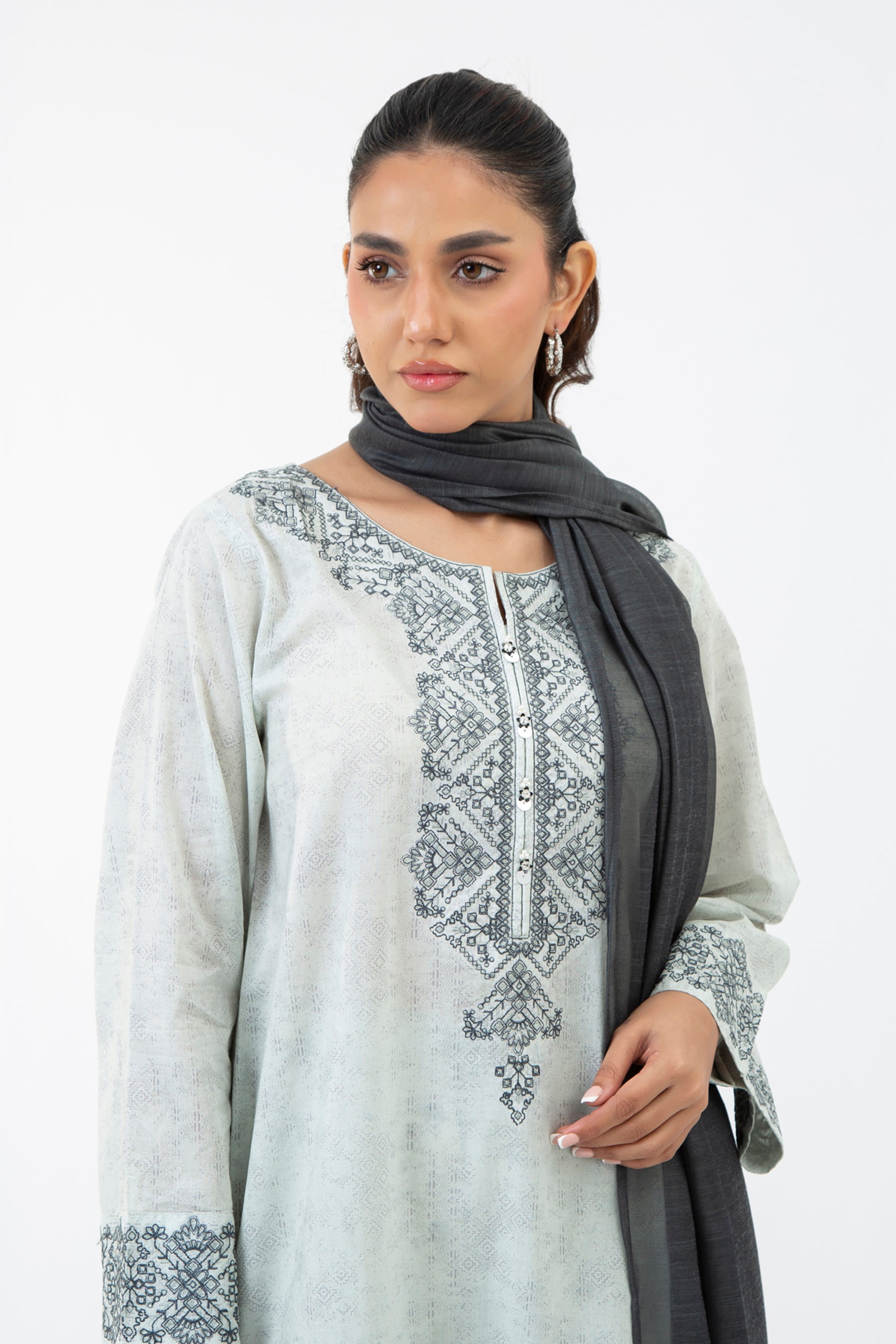 EMBROIDERED LAWN STITCHED 3 PIECE SUIT