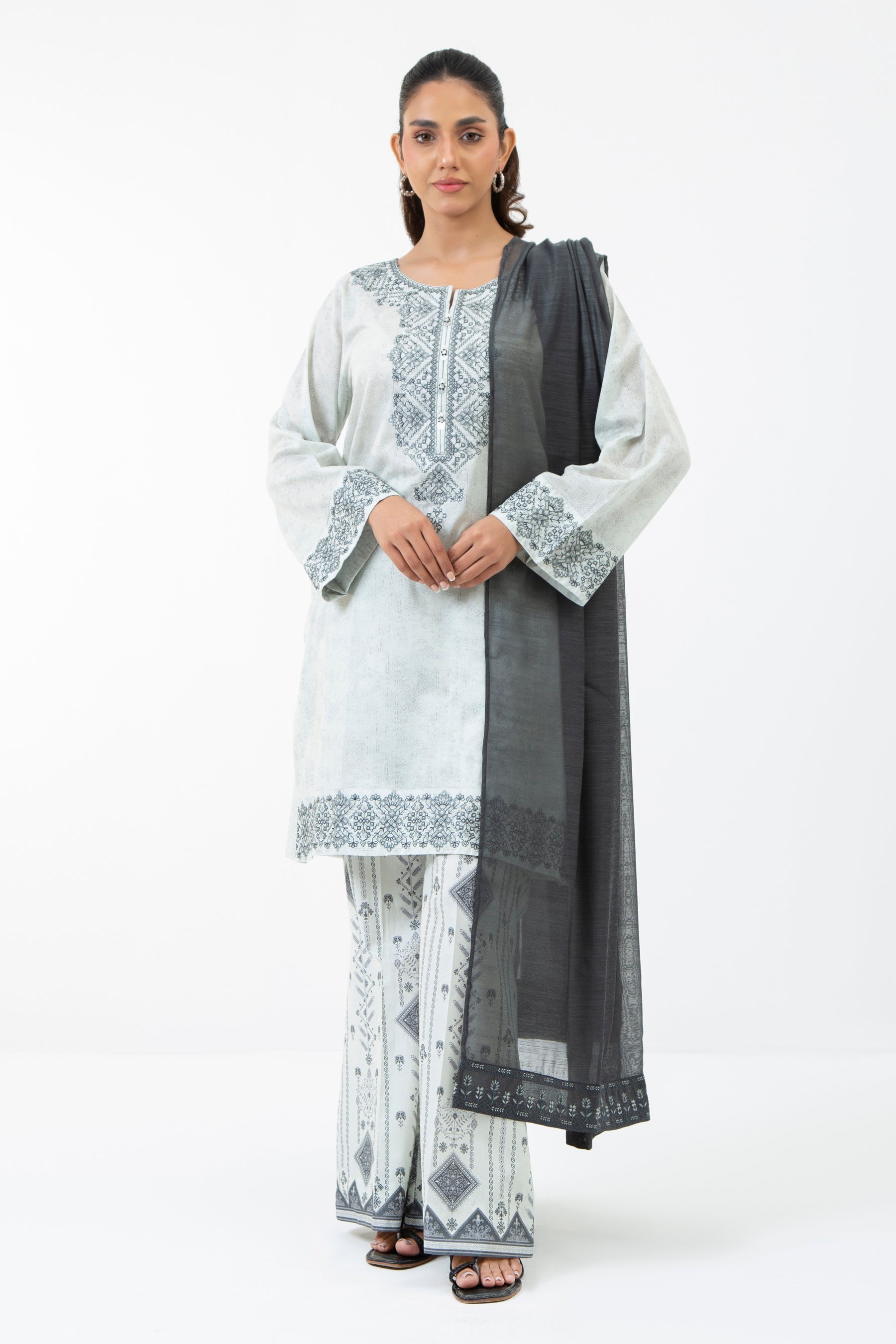 EMBROIDERED LAWN STITCHED 3 PIECE SUIT