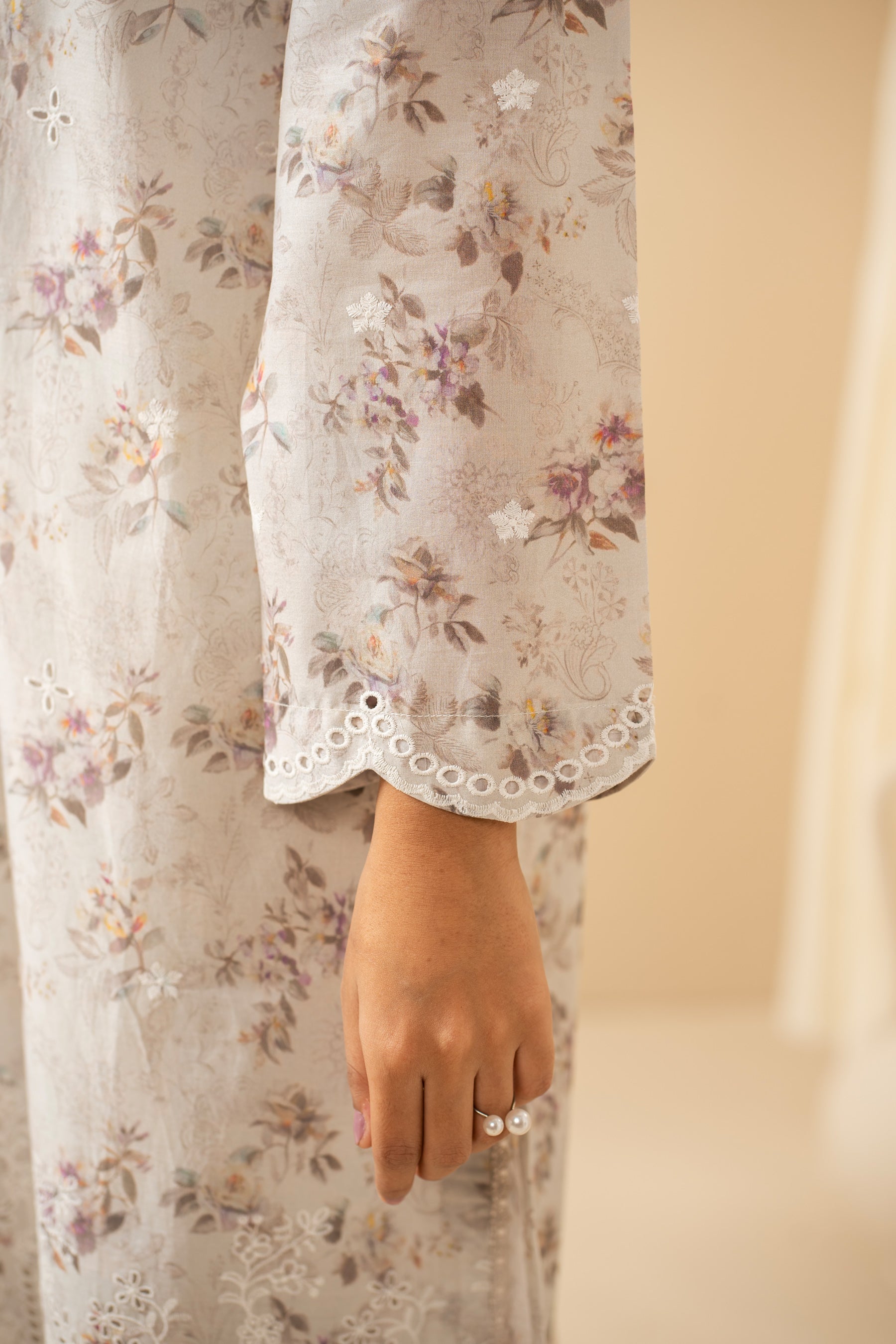 EMBROIDERED CHIKANKARI LAWN STITCHED 3 PIECE SUIT