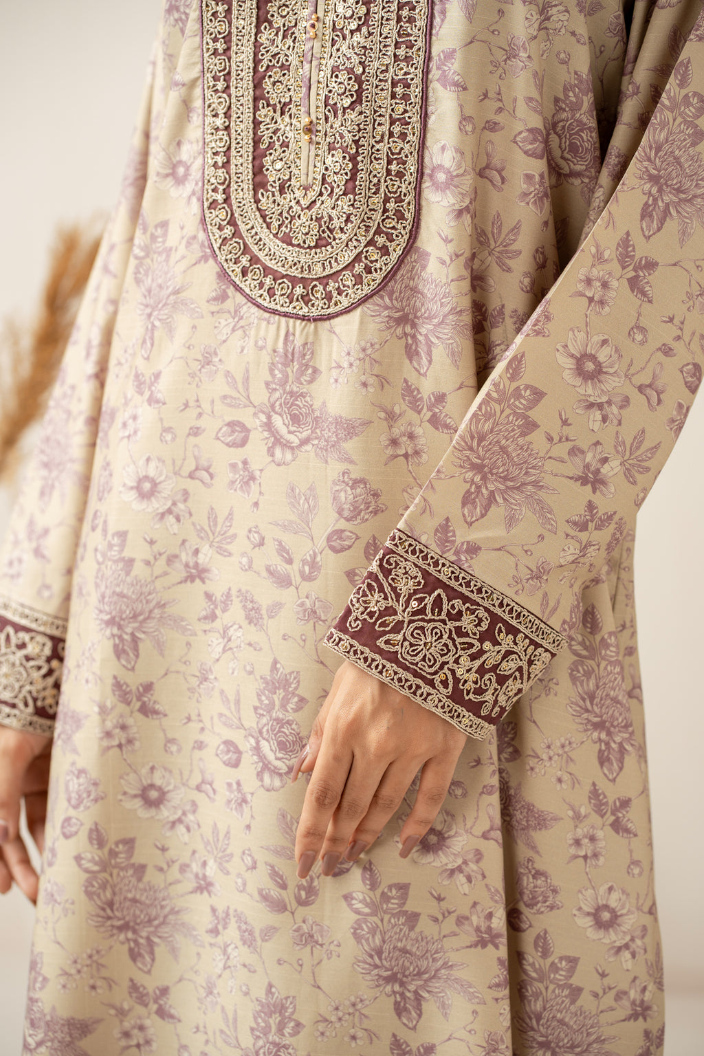 STITCHED EMBROIDERED SUIT