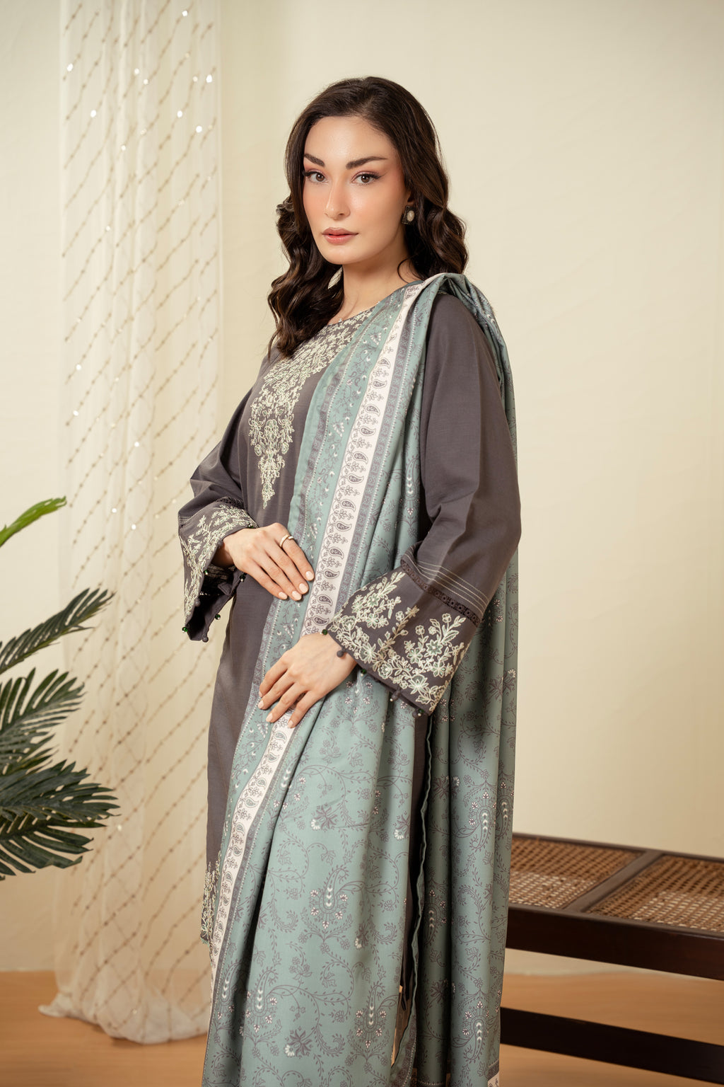 STITCHED EMBROIDERED SUIT