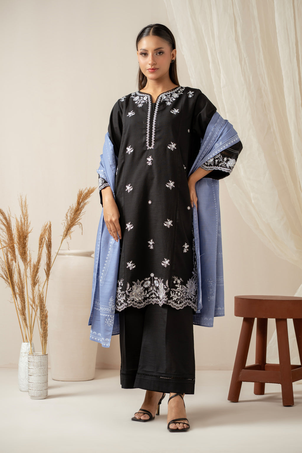 STITCHED EMBROIDERED SUIT