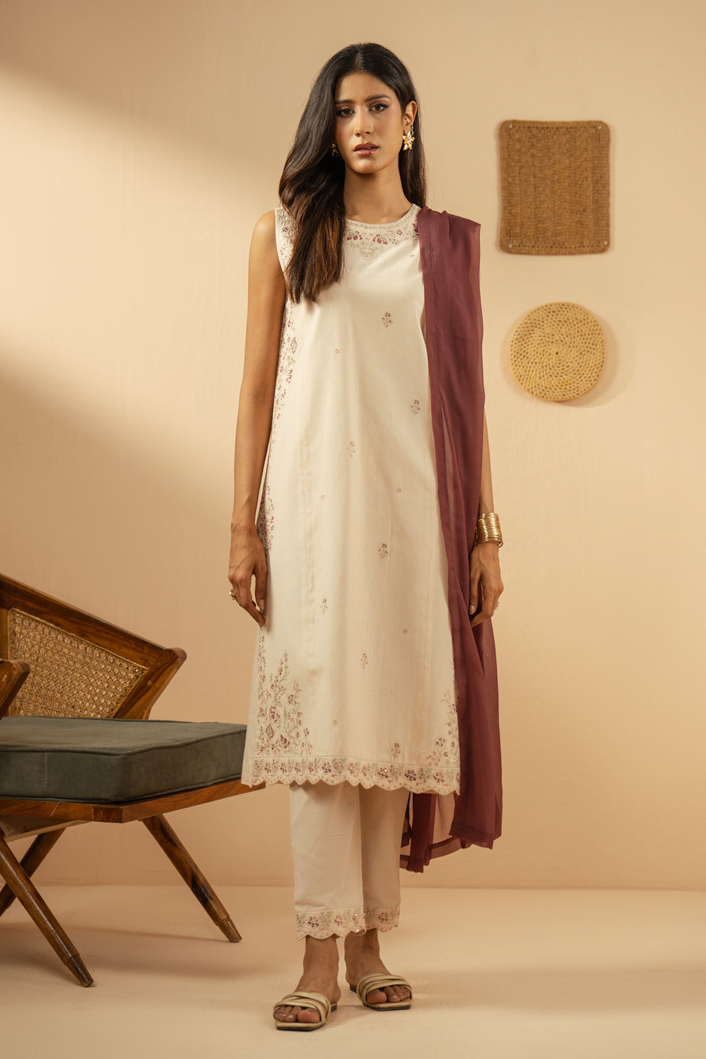 EMBROIDERED SLUB LAWN STITCHED 3 PIECE SUIT