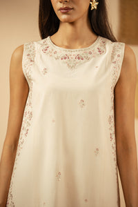 EMBROIDERED SLUB LAWN STITCHED 3 PIECE SUIT