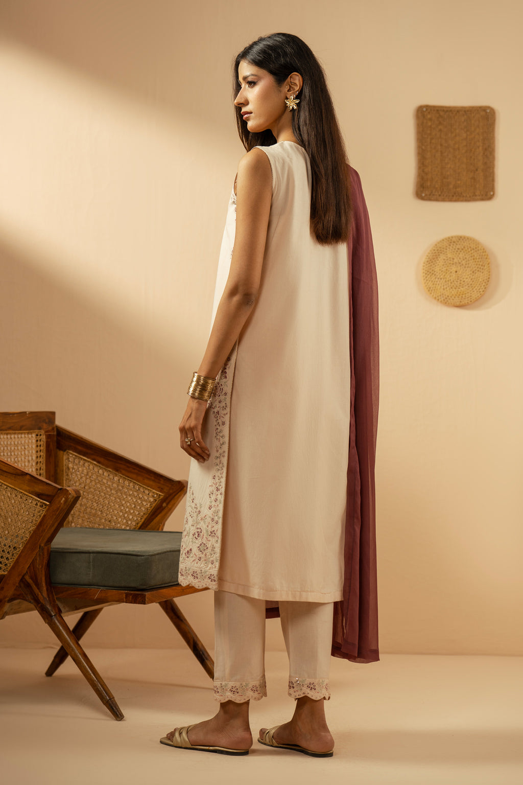 EMBROIDERED SLUB LAWN STITCHED 3 PIECE SUIT