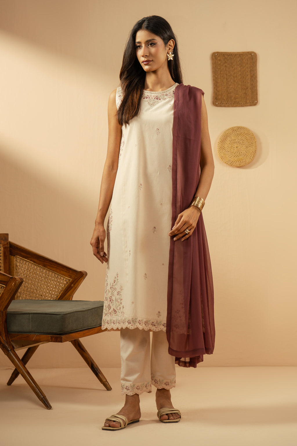 EMBROIDERED SLUB LAWN STITCHED 3 PIECE SUIT