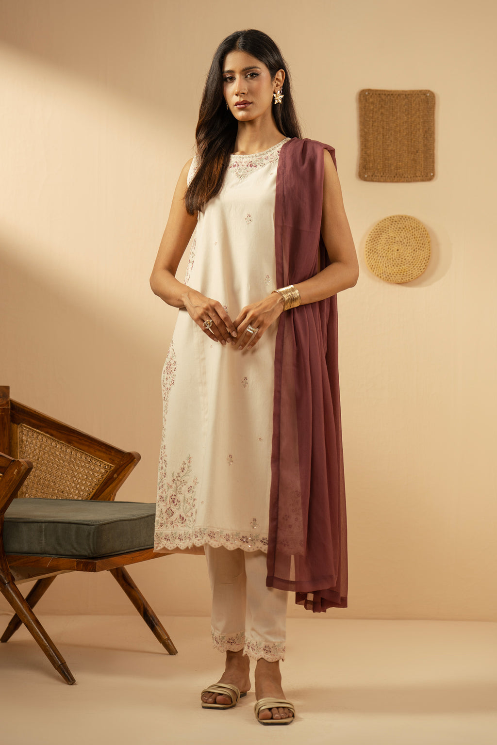 EMBROIDERED SLUB LAWN STITCHED 3 PIECE SUIT