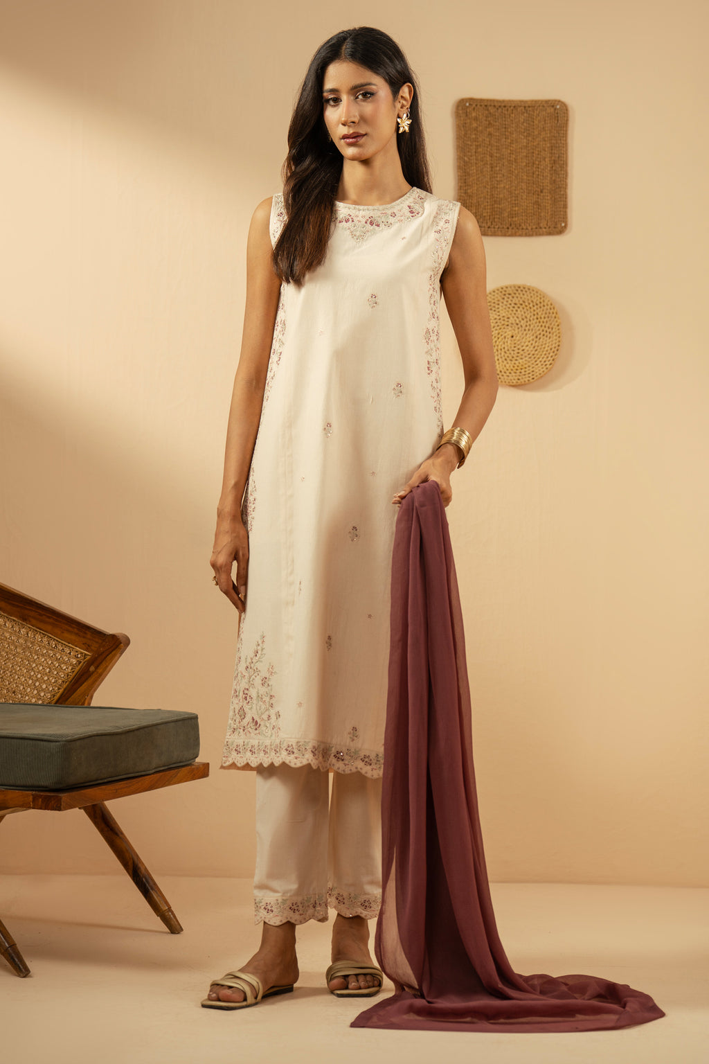 EMBROIDERED SLUB LAWN STITCHED 3 PIECE SUIT