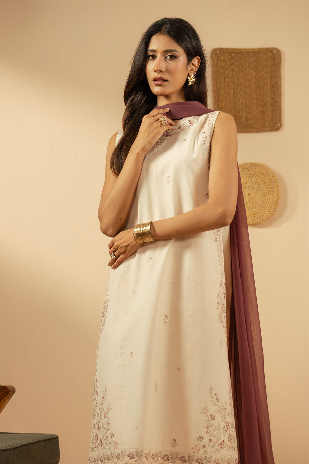 EMBROIDERED SLUB LAWN STITCHED 3 PIECE SUIT