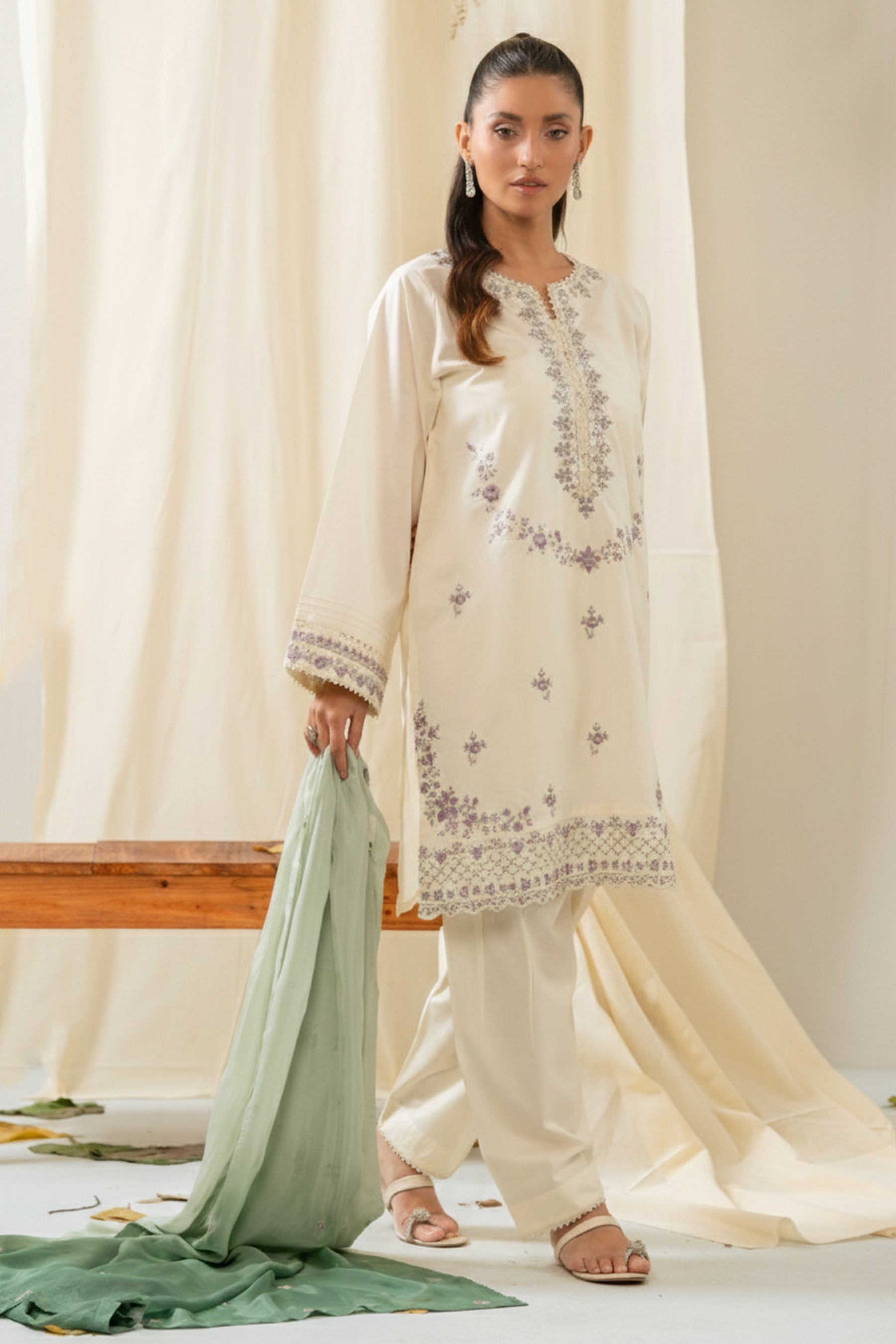 EMBROIDERED OAK SILK STITCHED 3 PIECE SUIT