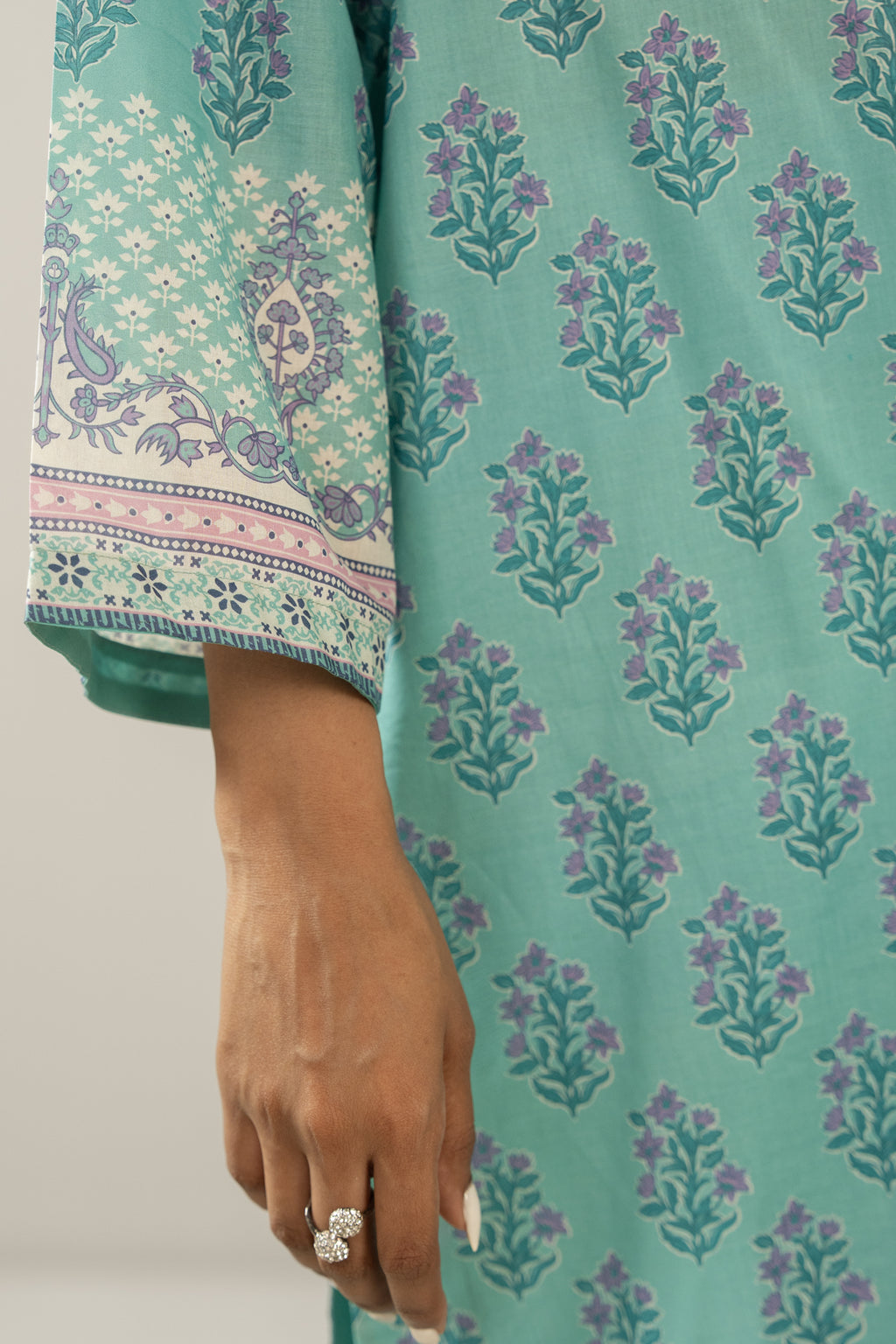 PRINTED LAWN STITCHED 3 PIECE SUIT