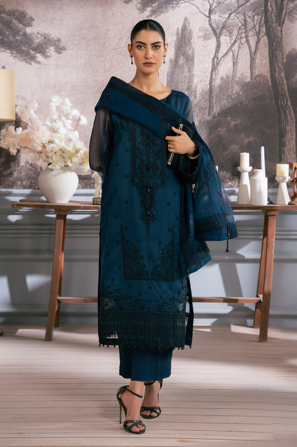 UNSTITCHED EMBROIDERED SUIT