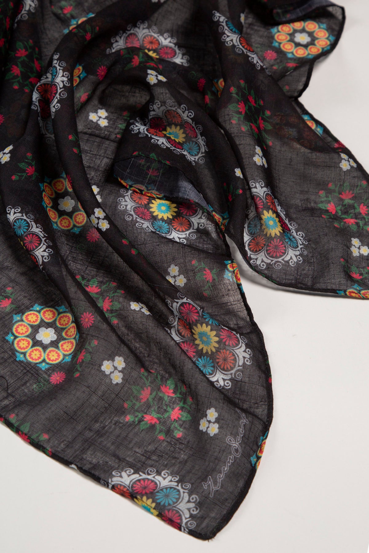DIGITAL SCARF