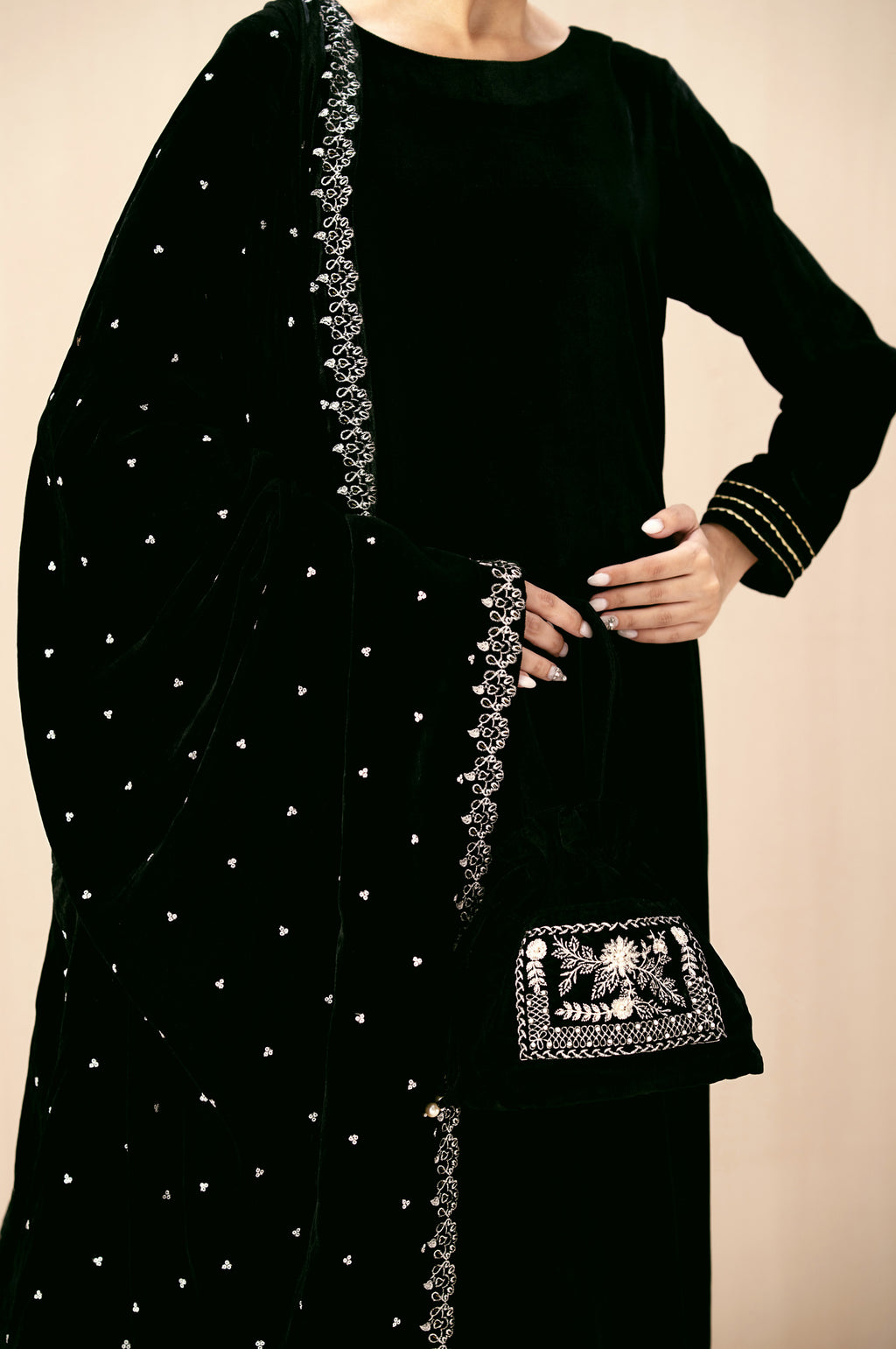Embroidered Velvet Shawl - Sparkling Black
