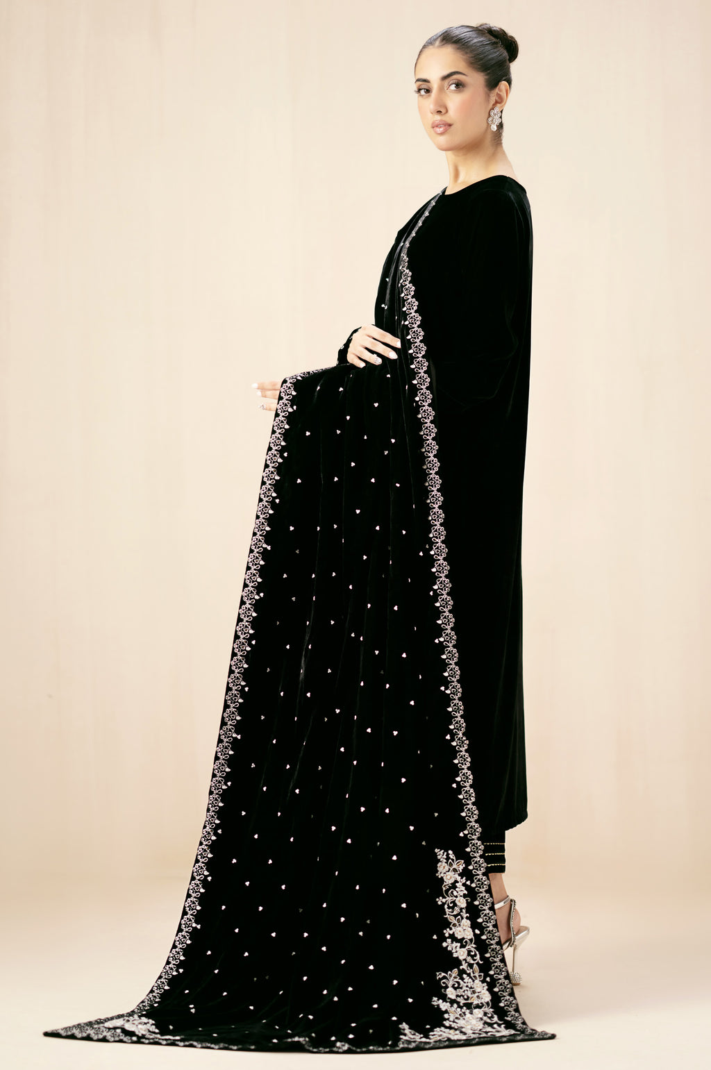 Embroidered Velvet Shawl - Sparkling Black