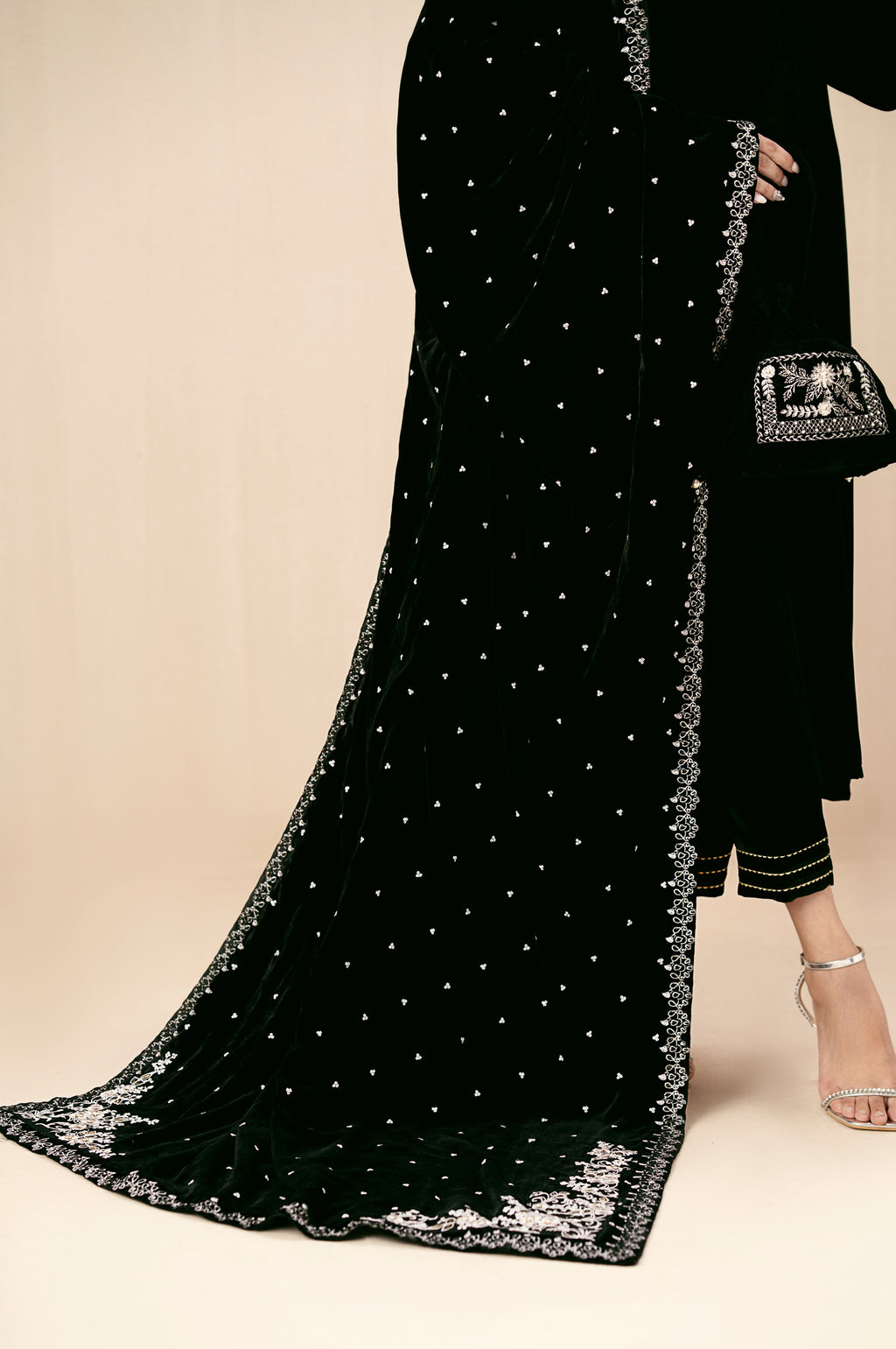 Embroidered Velvet Shawl - Sparkling Black
