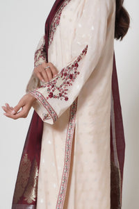 Unstitched 3 Piece Embroidered Zari Jacquard Suit