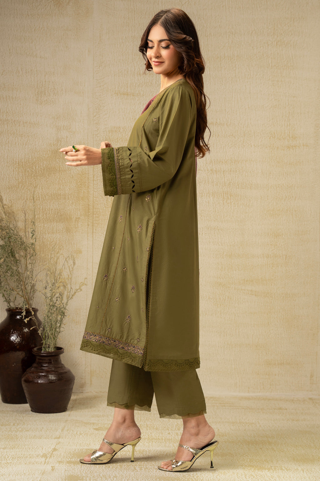 UNSTITCHED EMBROIDERED SUIT