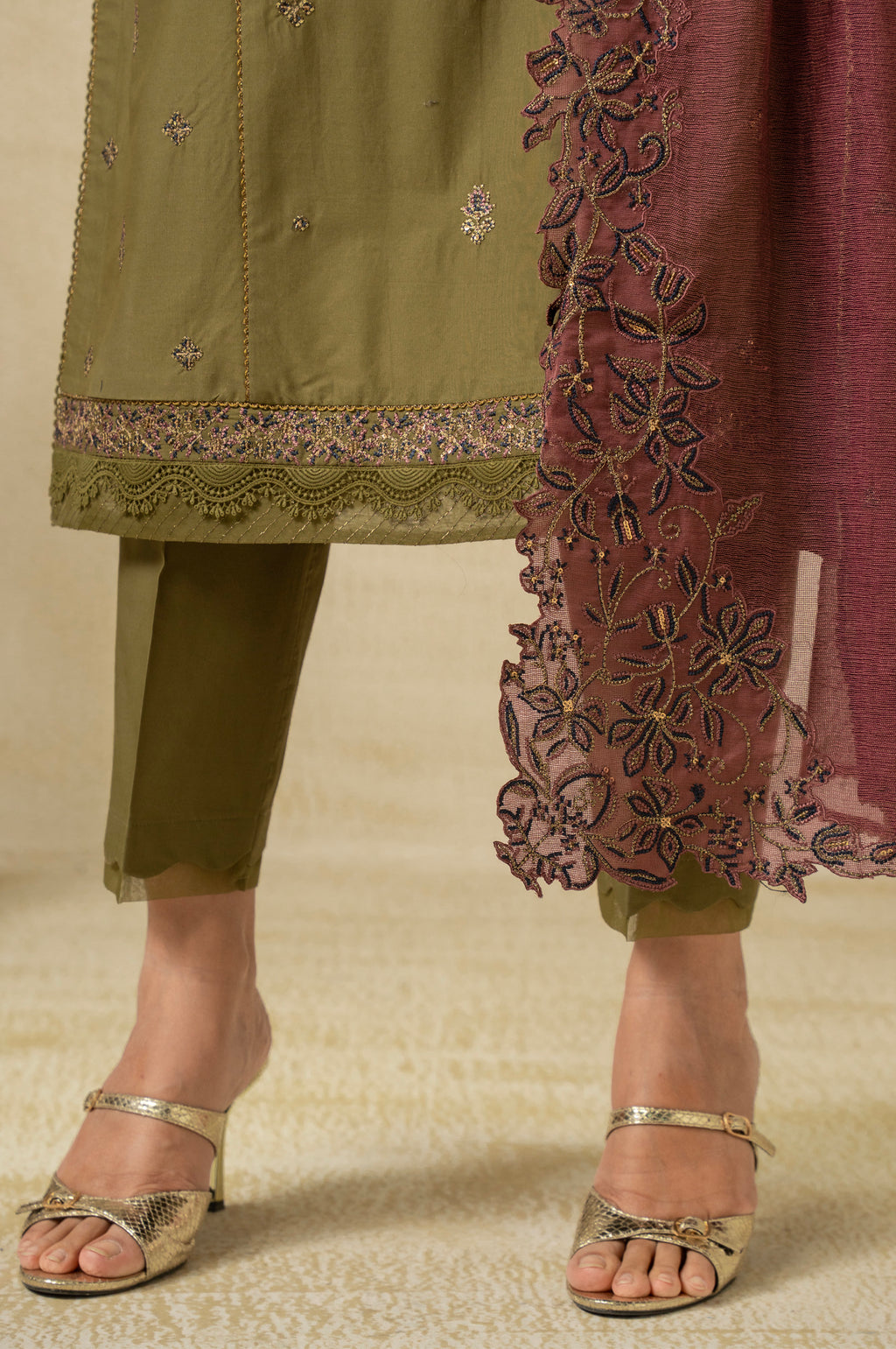 UNSTITCHED EMBROIDERED SUIT