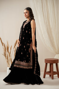 UNSTITCHED EMBROIDERED SUIT