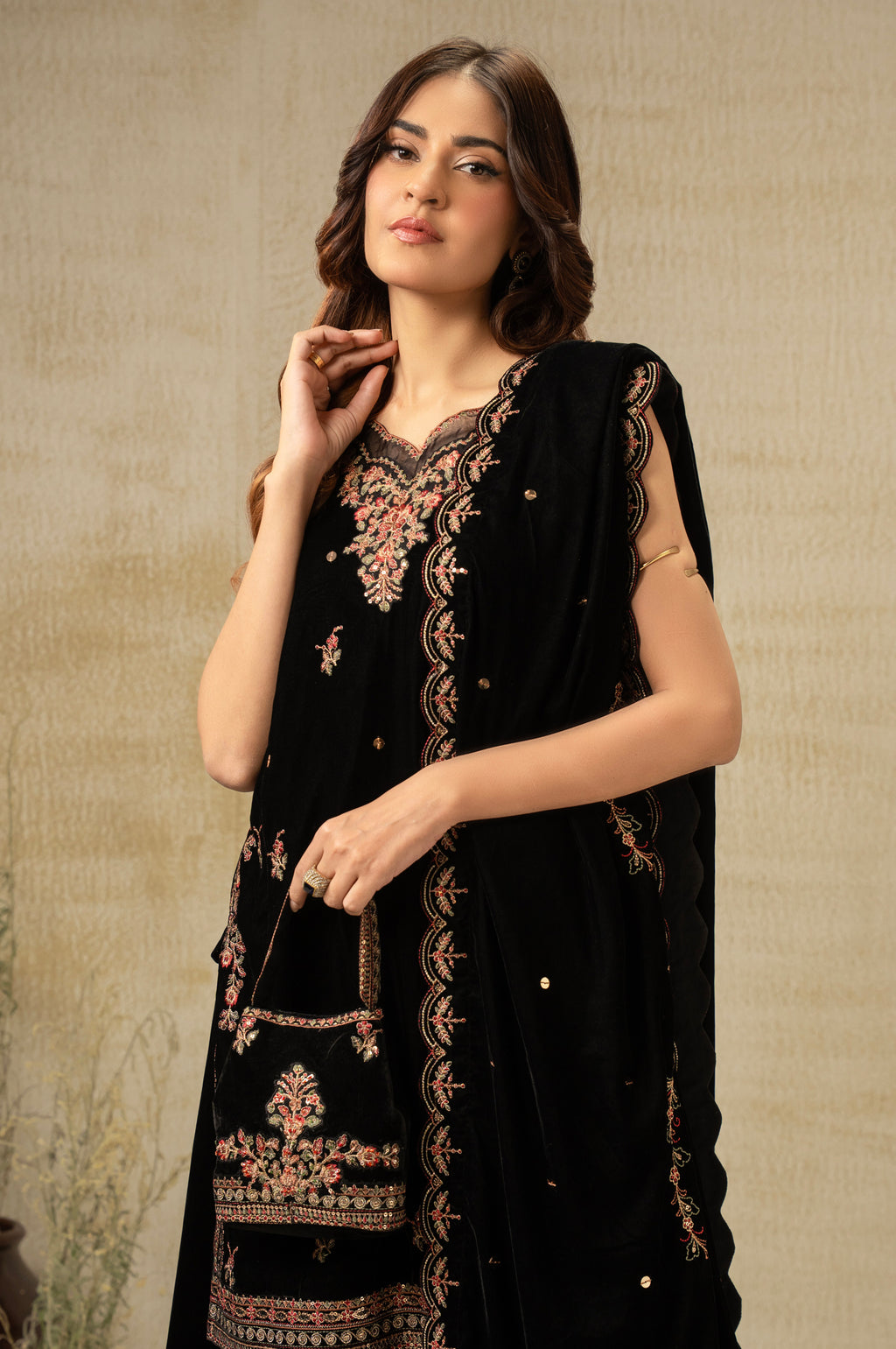UNSTITCHED EMBROIDERED SUIT