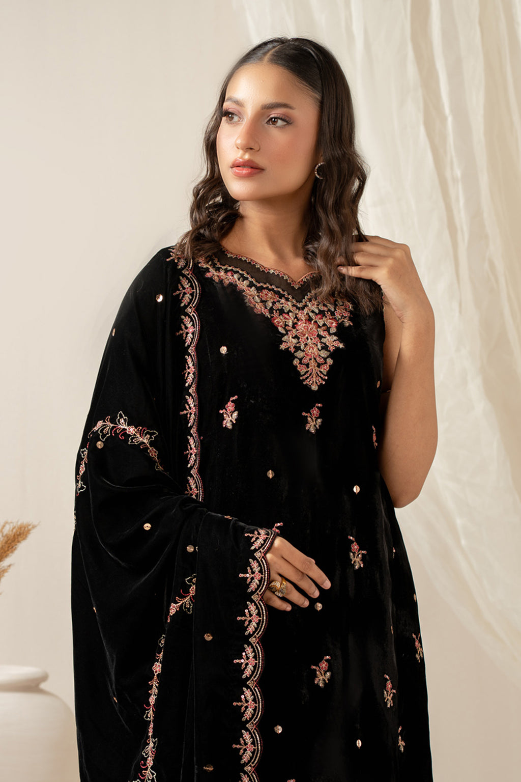 UNSTITCHED EMBROIDERED SUIT