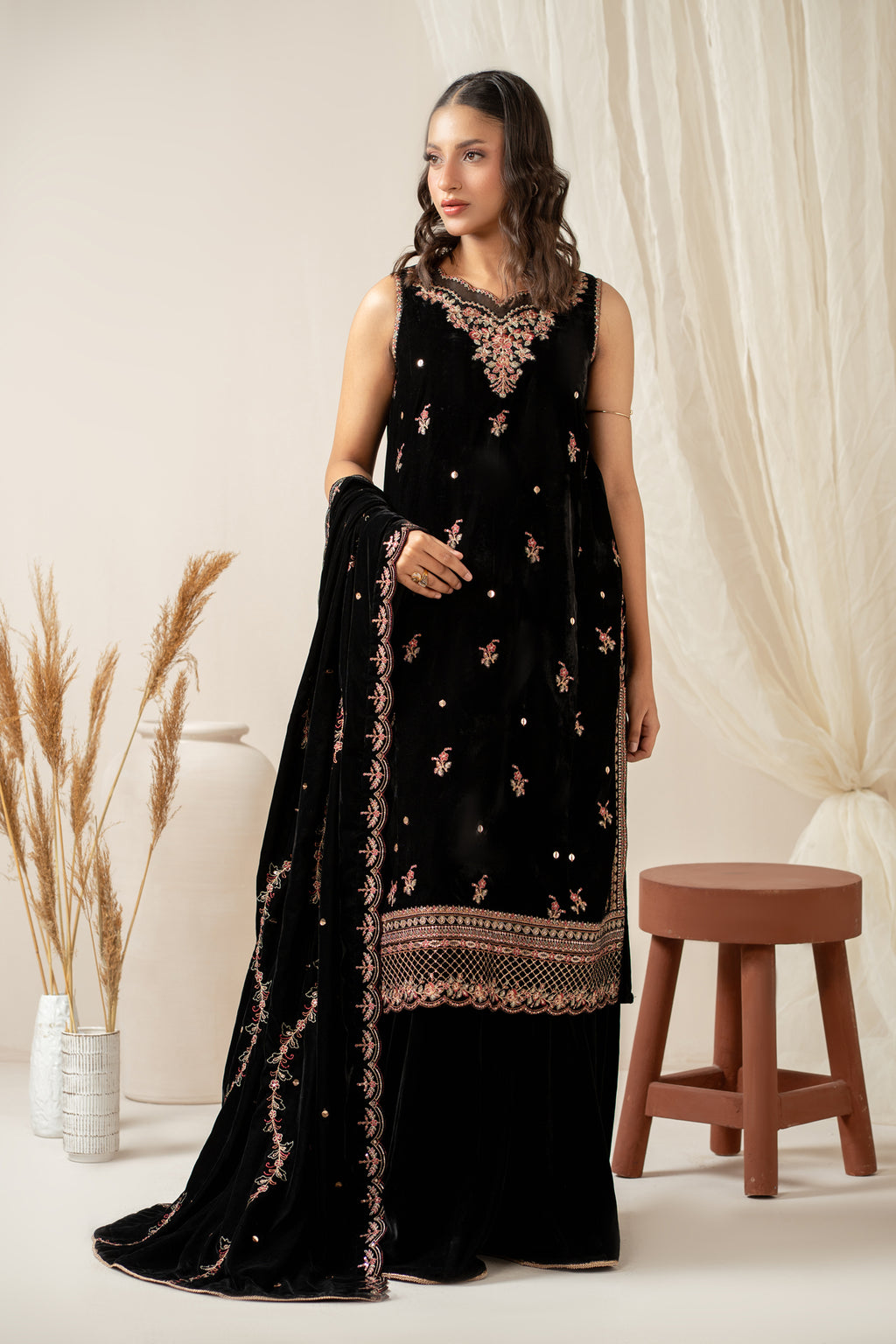 UNSTITCHED EMBROIDERED SUIT