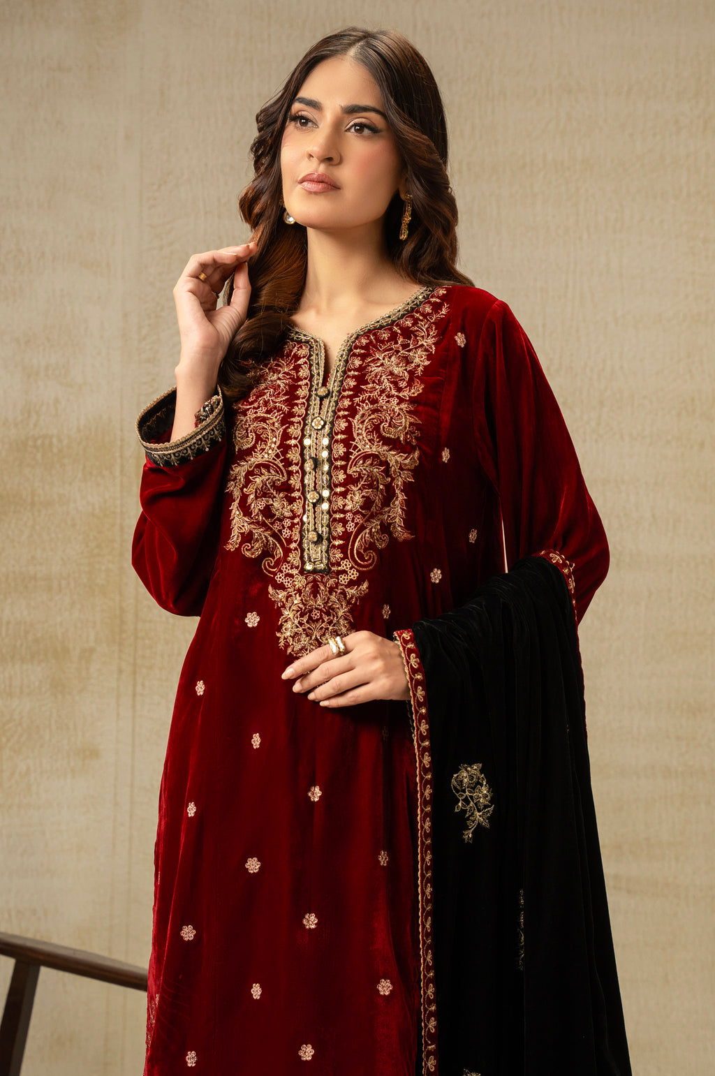 UNSTITCHED EMBROIDERED SUIT