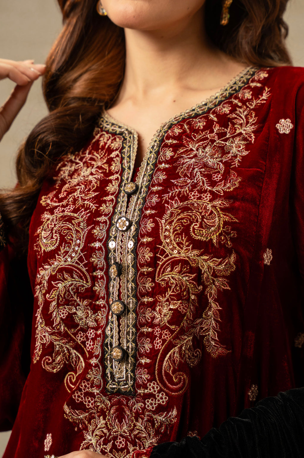 UNSTITCHED EMBROIDERED SUIT