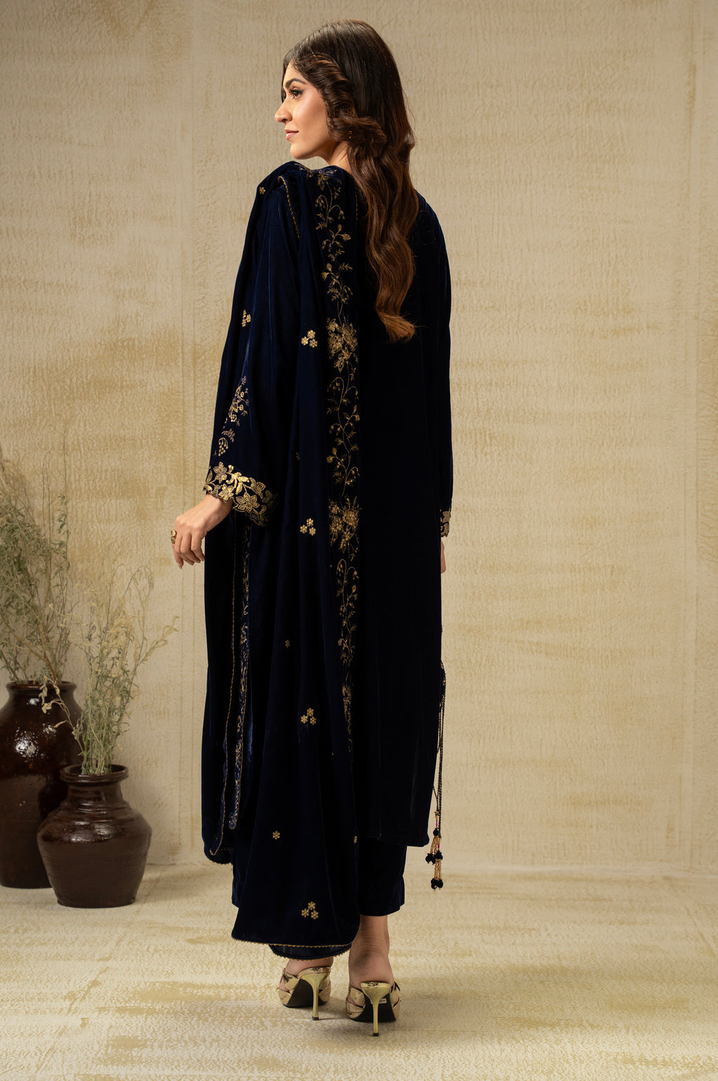UNSTITCHED EMBROIDERED SUIT