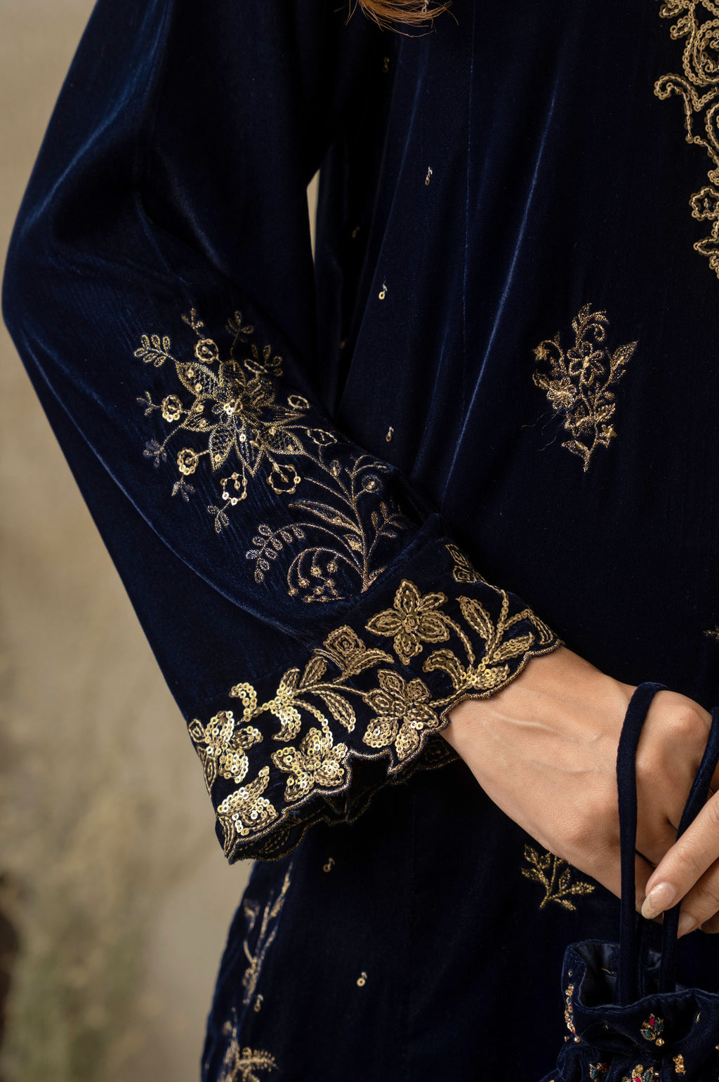 UNSTITCHED EMBROIDERED SUIT