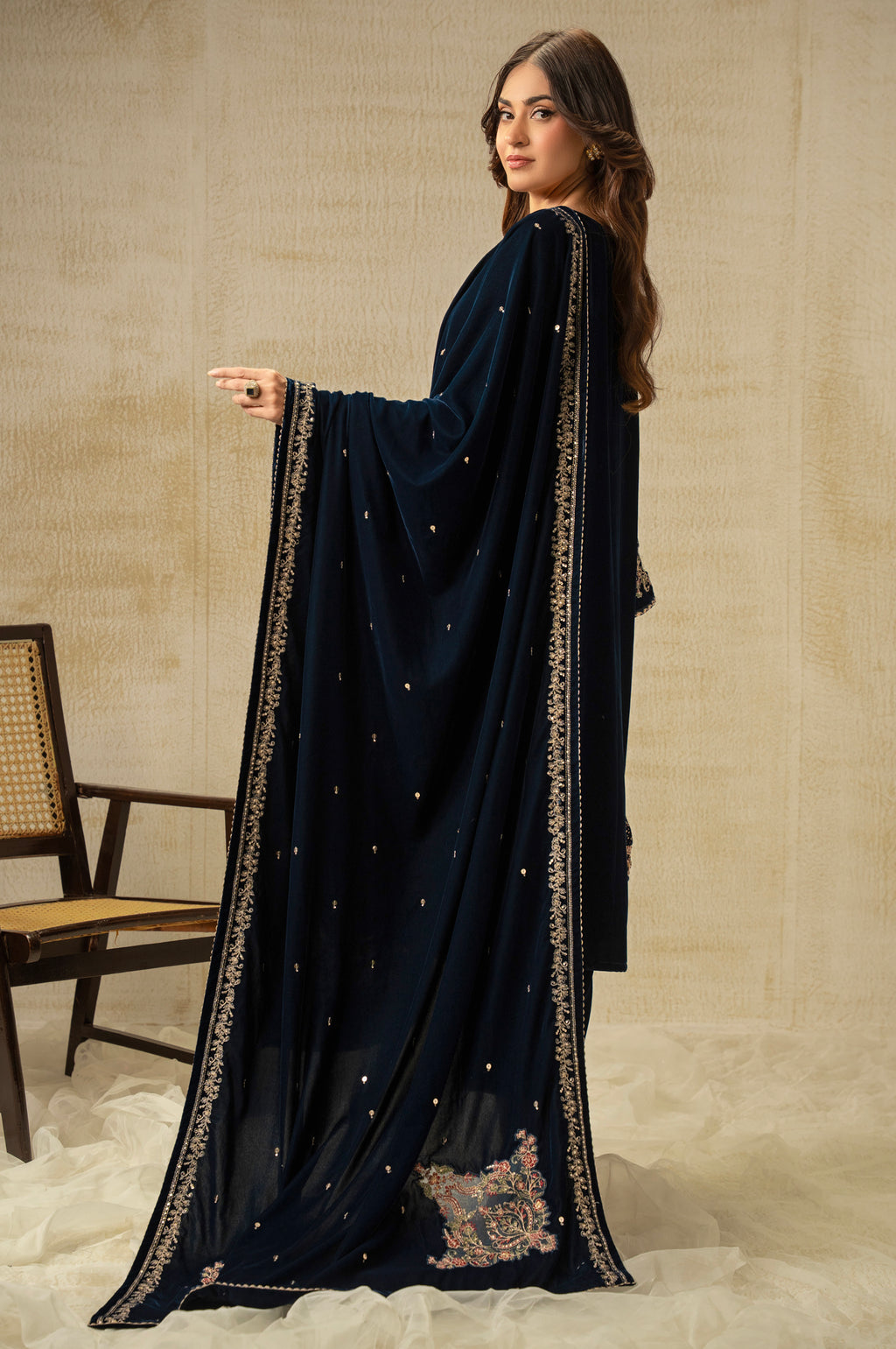 UNSTITCHED EMBROIDERED SUIT
