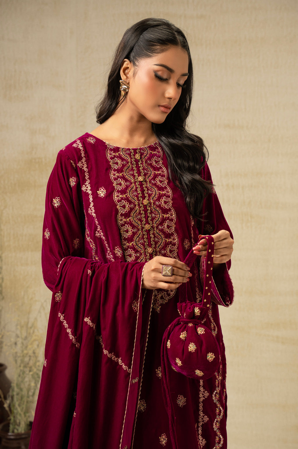 UNSTITCHED EMBROIDERED SUIT
