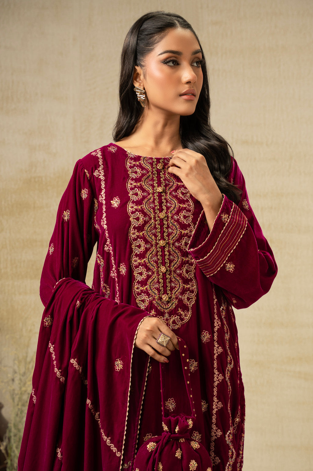 UNSTITCHED EMBROIDERED SUIT